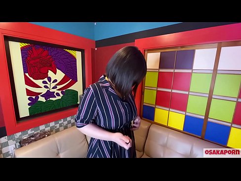 ❤️ د لویو شونډو سره جاپاني خوږه د جنسي لوبو سره مشت زنی کوي او یو orgasm لري. نوموړې په یوه مرکه کې د خپلې تجربې په اړه خبرې کوي. غټې شونډې او ویښتانې بلی په لوړ غږ چیغې کوي. اوساکاپورن ☑  ☑